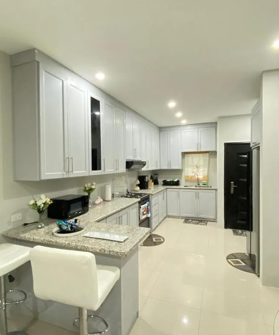 Serenity Condo Piarco 0*,